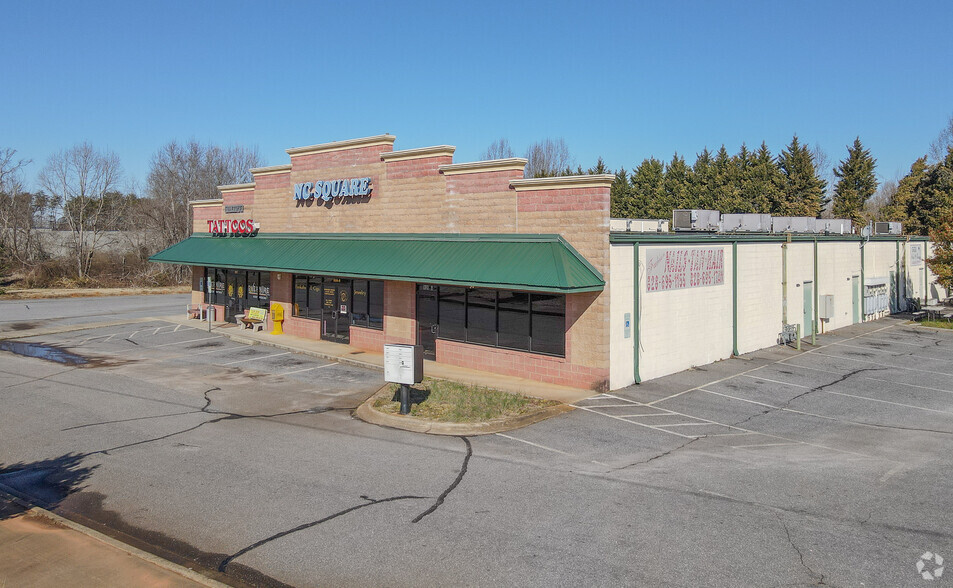 808 Conover Blvd, Newton, NC for lease - Building Photo - Image 2 of 8