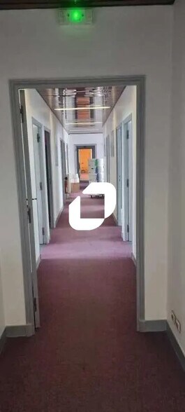 Flex dans Montreuil à louer - Photo du bâtiment - Image 3 de 10