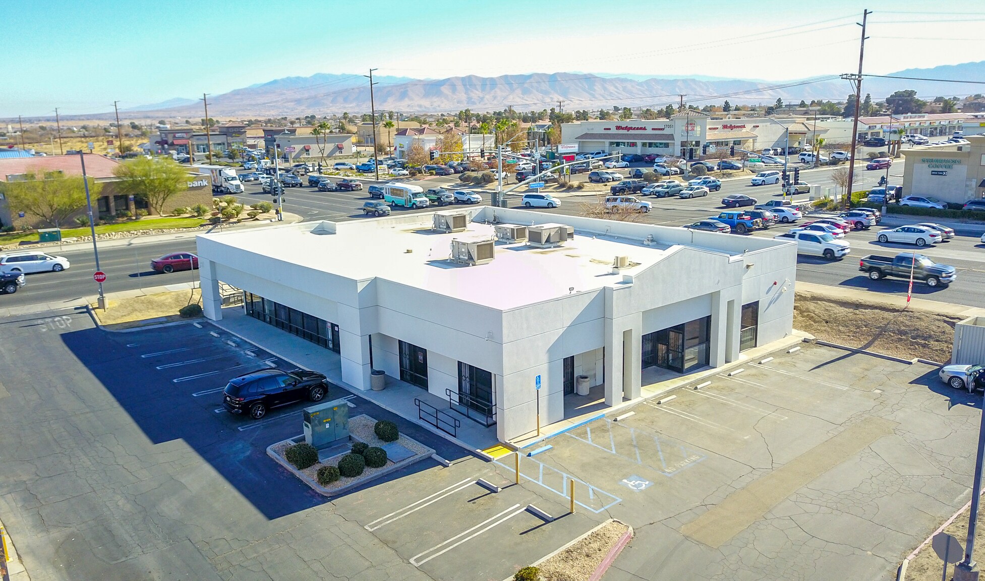 16990 Bear Valley Rd, Victorville, CA à vendre Photo du bâtiment- Image 1 de 34