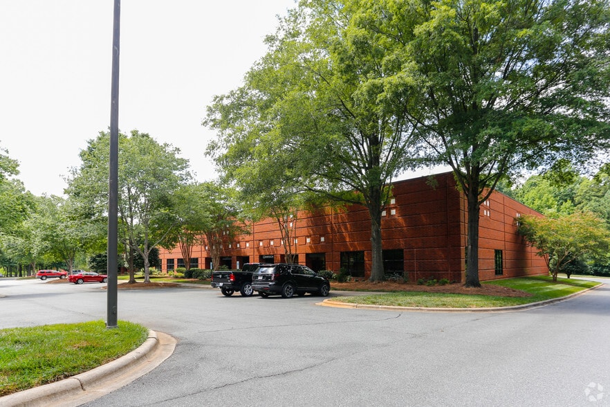 11515 Vanstory Dr, Huntersville, NC for lease - Building Photo - Image 3 of 10