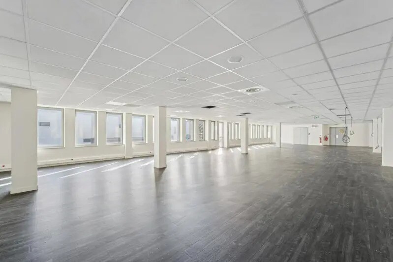 Office in Clichy for lease - Interior Photo - Image 3 of 7