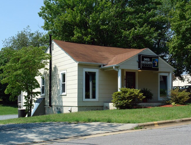 More details for 1911 Margaret St, Winston-Salem, NC - Retail for Sale