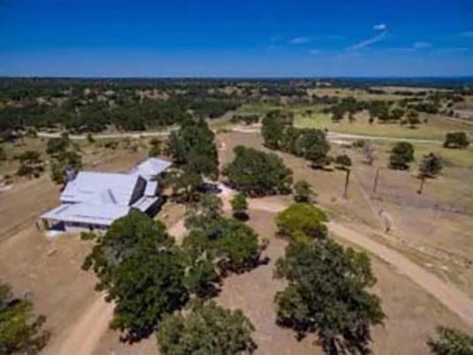 64 Thoroughbred Way, Fredericksburg, TX à vendre - Photo du bâtiment - Image 2 de 32