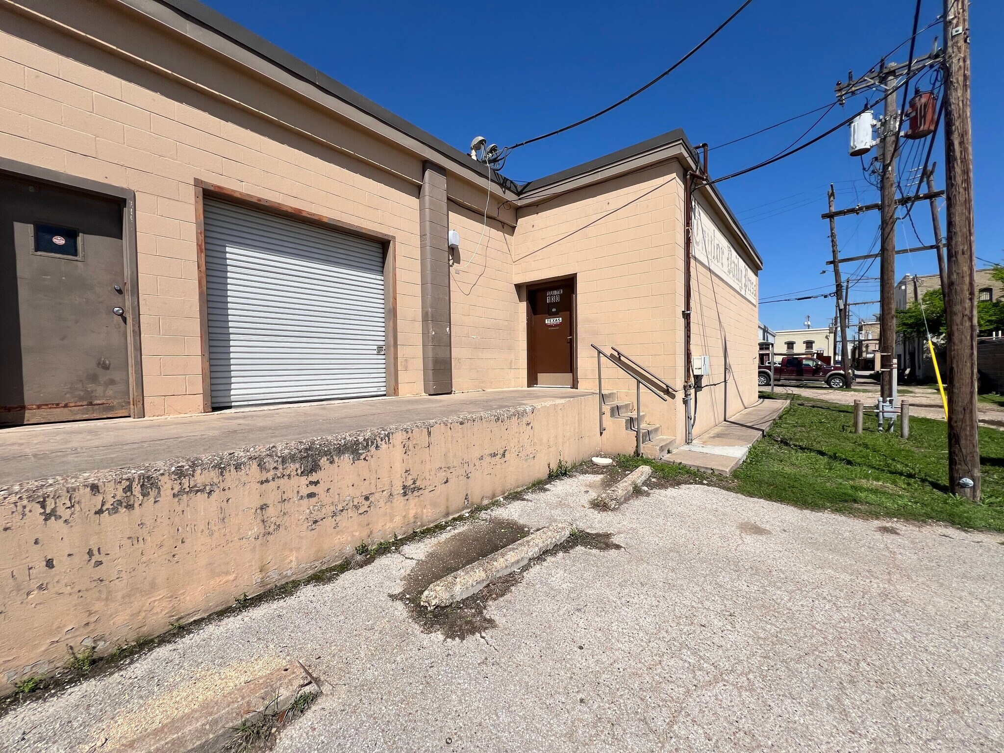 211 W 3rd St, Taylor, TX à louer Photo du bâtiment- Image 1 de 12