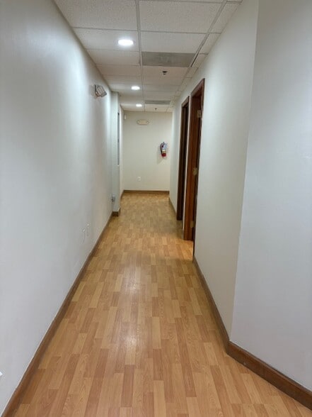 2201-2225 N Commerce Pky, Weston, FL à louer - Photo intérieure - Image 3 de 9