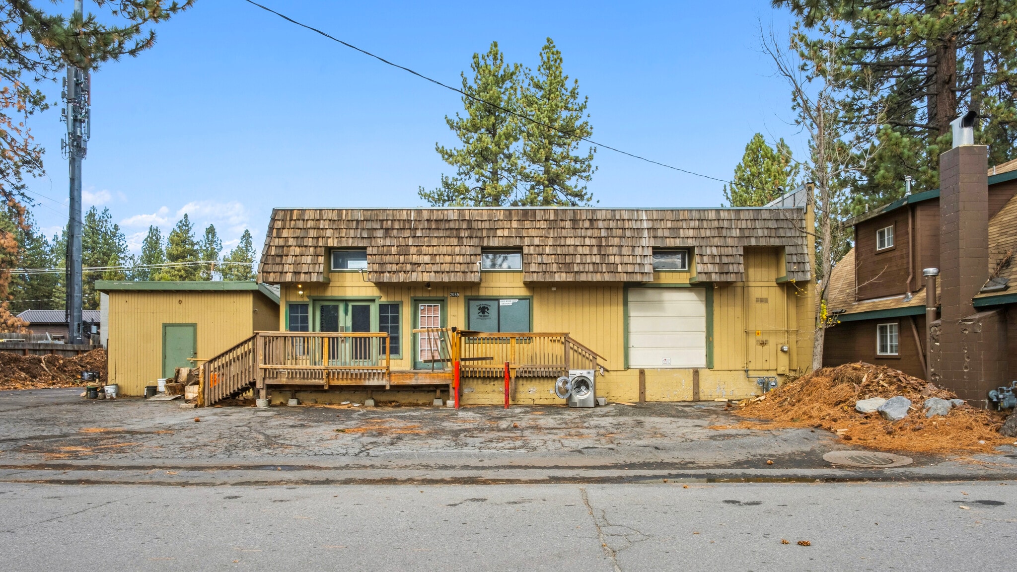 2087 James Ave, South Lake Tahoe, CA for sale Primary Photo- Image 1 of 31
