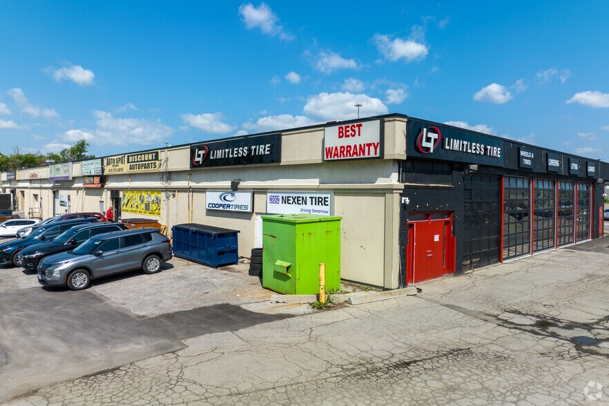 100 Bridgeland Ave, Toronto, ON à louer - Photo du bâtiment - Image 2 de 3