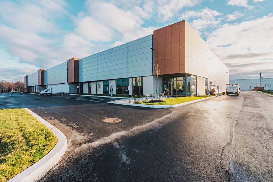 5800 St Ontario E, Montréal, QC for lease - Building Photo - Image 2 of 5