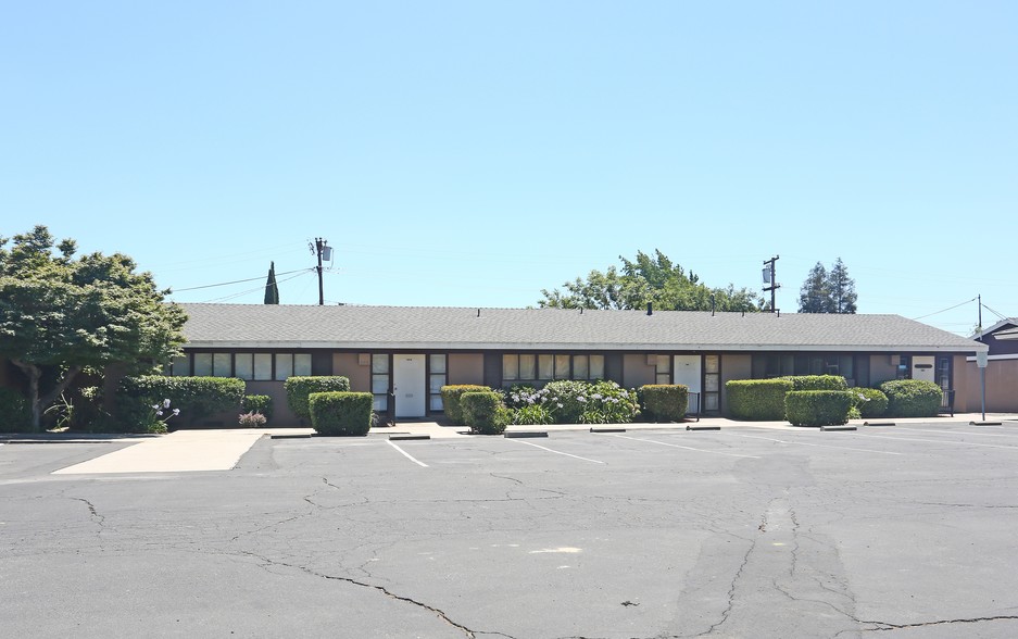 1215-1239 Rose Ave, Selma, CA for lease - Building Photo - Image 3 of 20