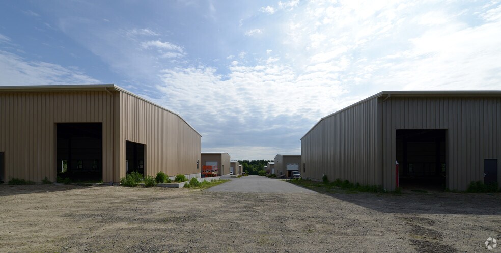 376 Dry Bridge Rd, North Kingstown, RI à vendre - Photo du bâtiment - Image 3 de 5