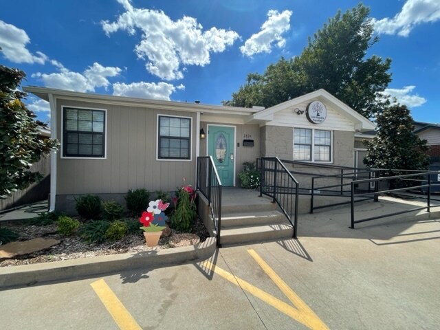 2824 Pembroke Ter, Oklahoma City, OK à vendre - Photo du bâtiment - Image 2 de 44