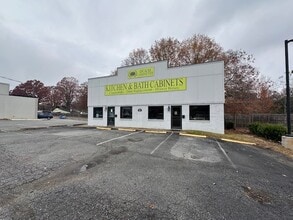 2916-2918 Battleground, Greensboro, NC for lease Building Photo- Image 2 of 10