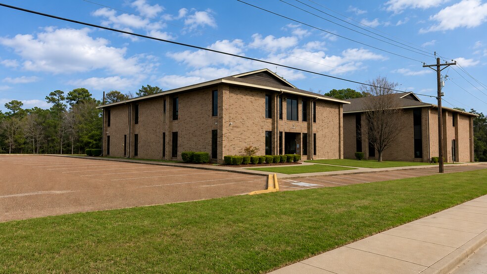 100 Commercial Cir, Conroe, TX à louer - Photo du bâtiment - Image 1 de 3