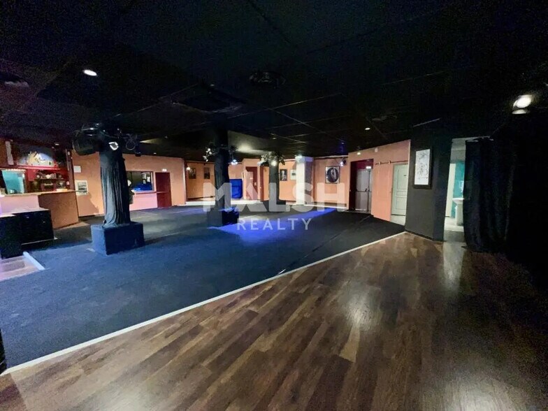 Retail in Lyon for lease - Interior Photo - Image 3 of 5