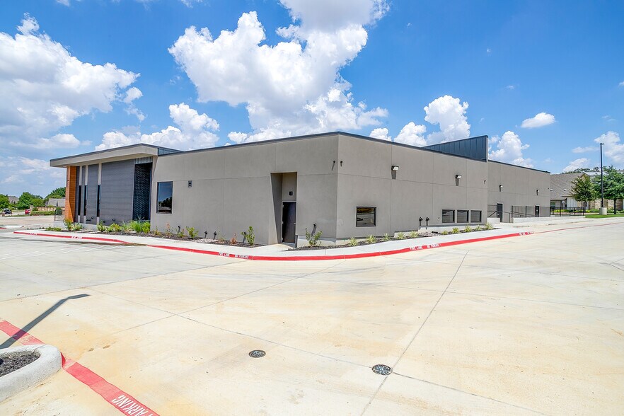 12652 Timberland Blvd, Fort Worth, TX à louer - Photo du bâtiment - Image 2 de 15