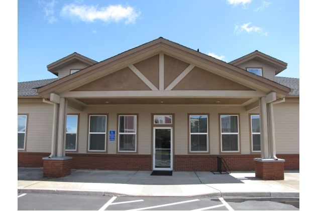 703 N Larch Ave, Sisters, OR for lease - Building Photo - Image 1 of 3