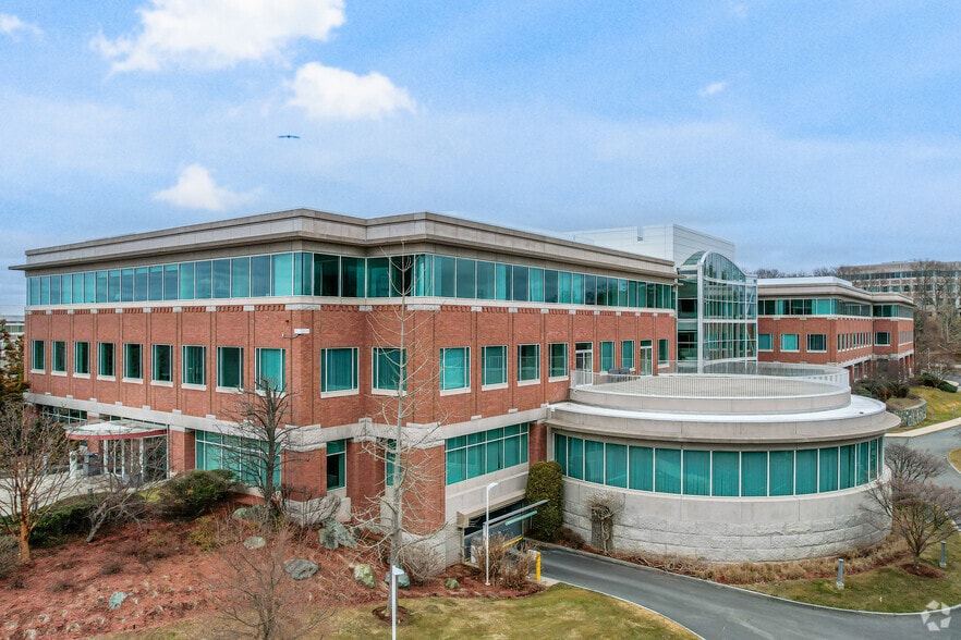 860 Winter St, Waltham, MA for lease - Building Photo - Image 3 of 5