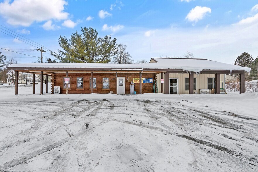 596 Main St, Sterling, NY à vendre - Photo du bâtiment - Image 3 de 56