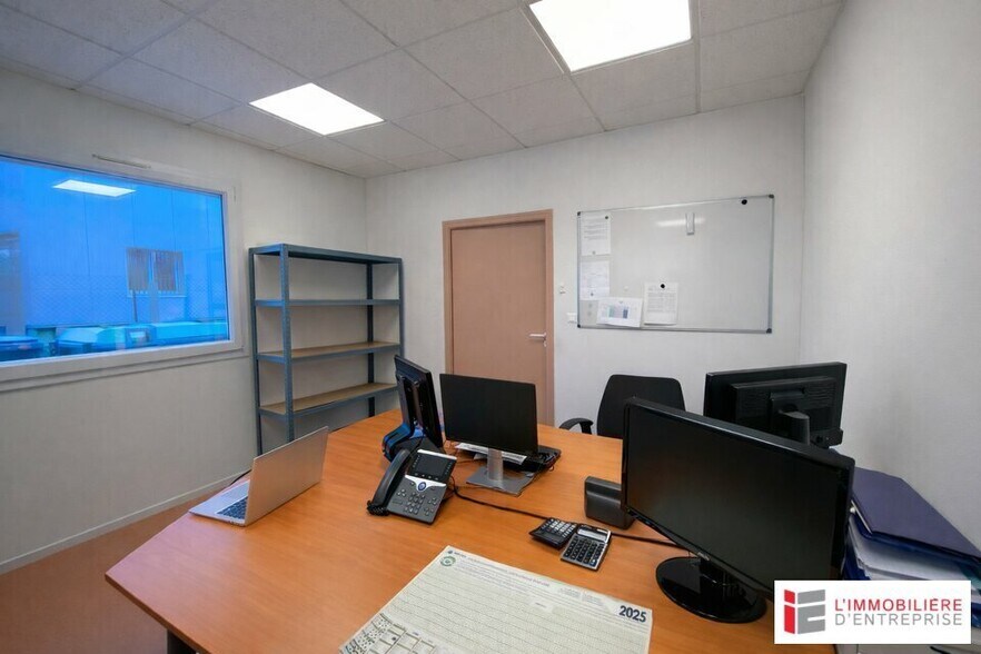 Flex in Rennes for lease - Interior Photo - Image 2 of 8