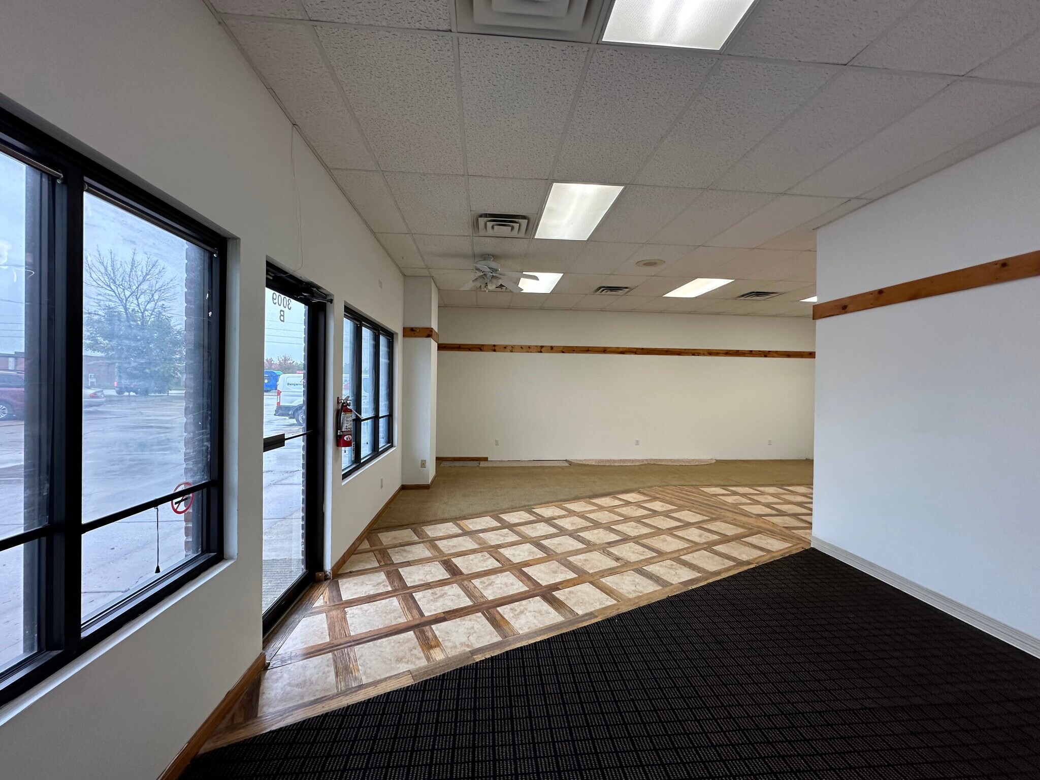 3009 Four Wheel Dr, Lawrence, KS for lease Interior Photo- Image 1 of 13