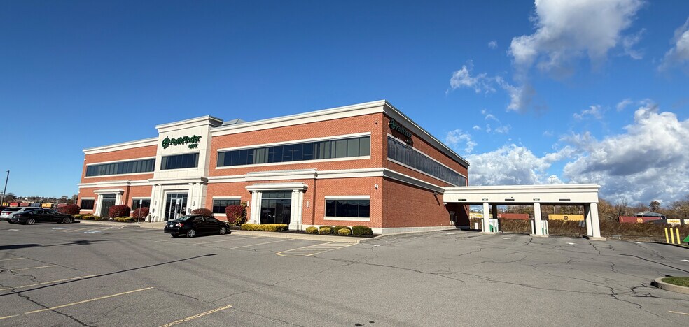 6611 Manlius Center Rd, East Syracuse, NY à vendre - Photo du bâtiment - Image 2 de 15