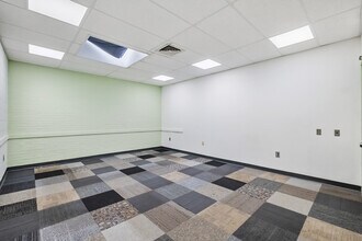 5877 Commerce St, Pittsburgh, PA for lease Interior Photo- Image 2 of 4