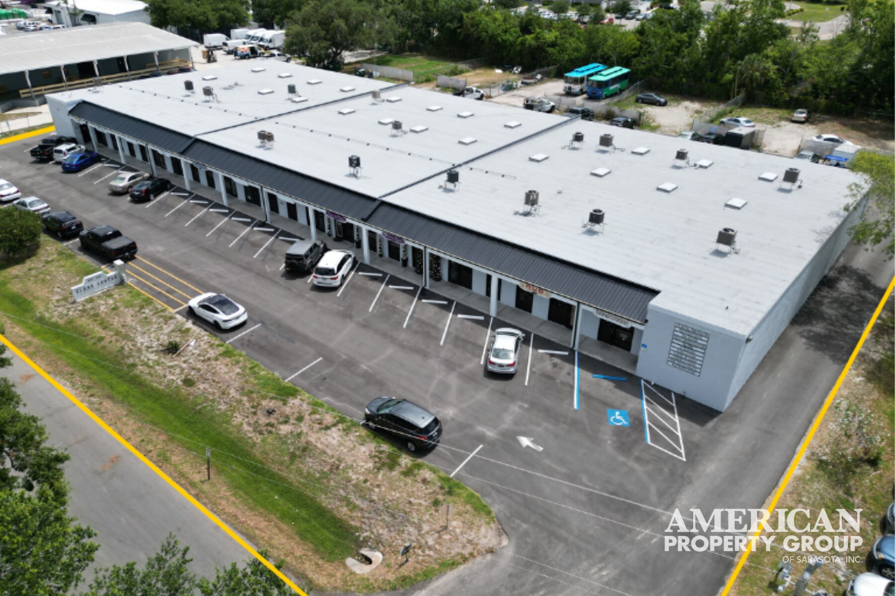 6111-6121 Clark Center Ave, Sarasota, FL for lease Building Photo- Image 1 of 3