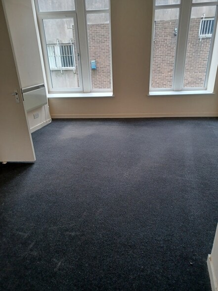8a Gaelic Ln, Aberdeen for lease - Interior Photo - Image 3 of 5