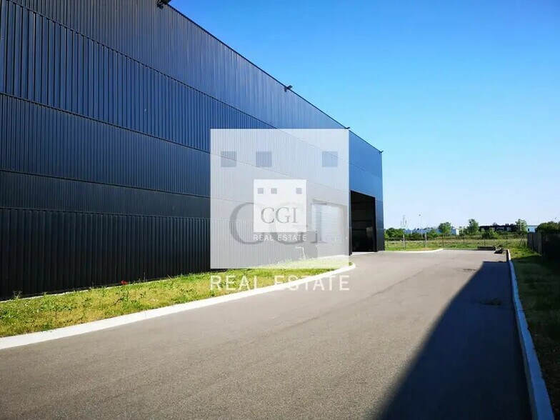 10 Rue Marcel Dassault, Genas à louer - Photo du bâtiment - Image 2 de 15