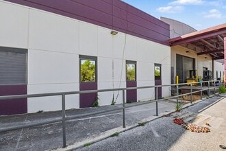 11600 Adelmo Ln, Fort Myers, FL for lease Building Photo- Image 2 of 8