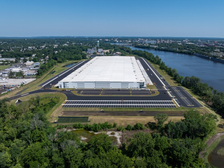 2300 S Pennsylvania Ave, Morrisville, PA for lease - Building Photo - Image 2 of 10