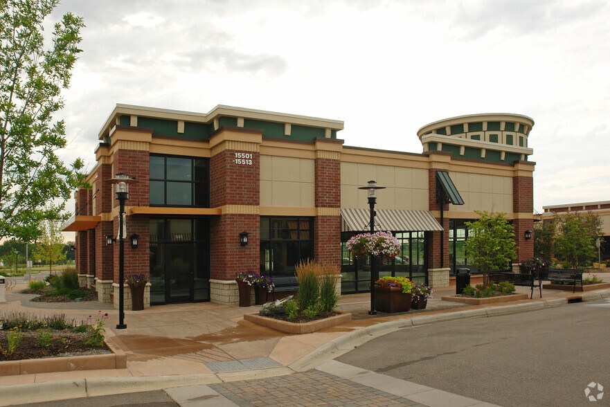 15501-15511 Grove Cir N, Maple Grove, MN à louer - Photo du bâtiment - Image 3 de 4
