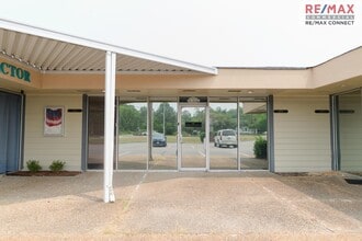 1747-1811 George Washington Memoria Hwy, Gloucester Point, VA for lease Interior Photo- Image 1 of 15
