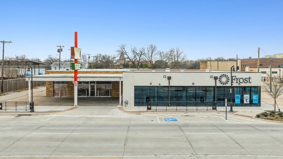 208 E Irving Blvd, Dallas, TX à vendre - Photo principale - Image 1 de 9