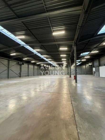 Flex in Louvres for lease - Interior Photo - Image 2 of 9