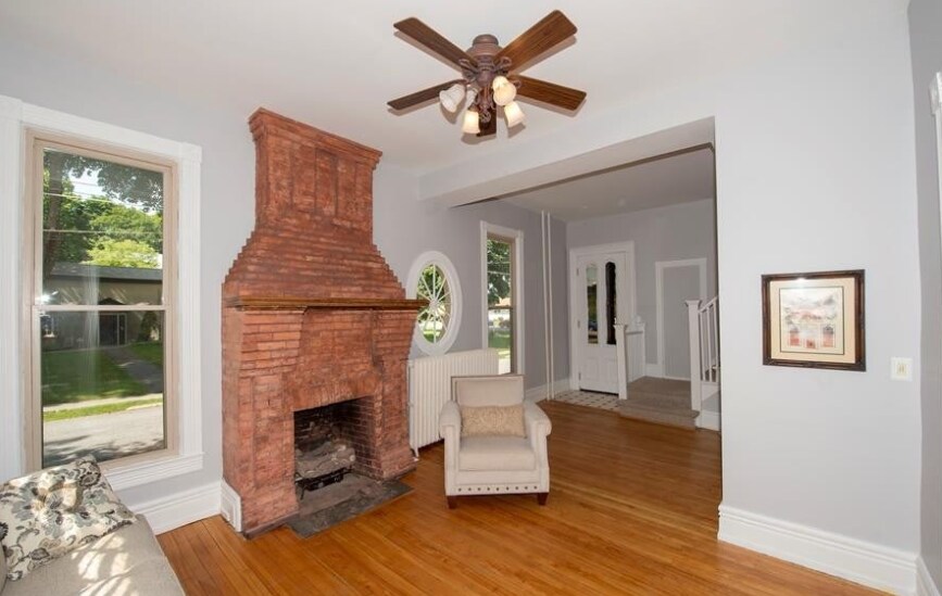 49 W High St, Ballston Spa, NY à vendre - Photo du bâtiment - Image 3 de 16