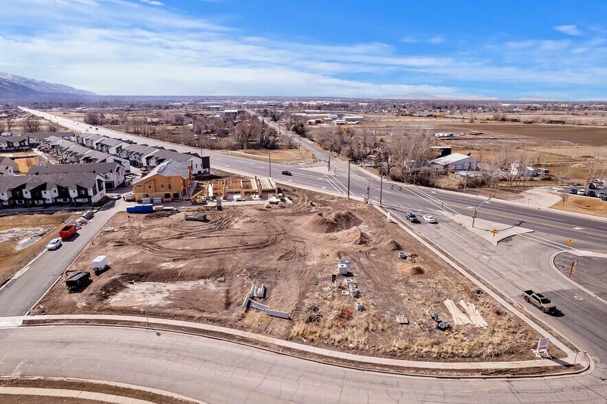 2135 700 w, Harrisville, UT à louer - Photo du bâtiment - Image 2 de 14