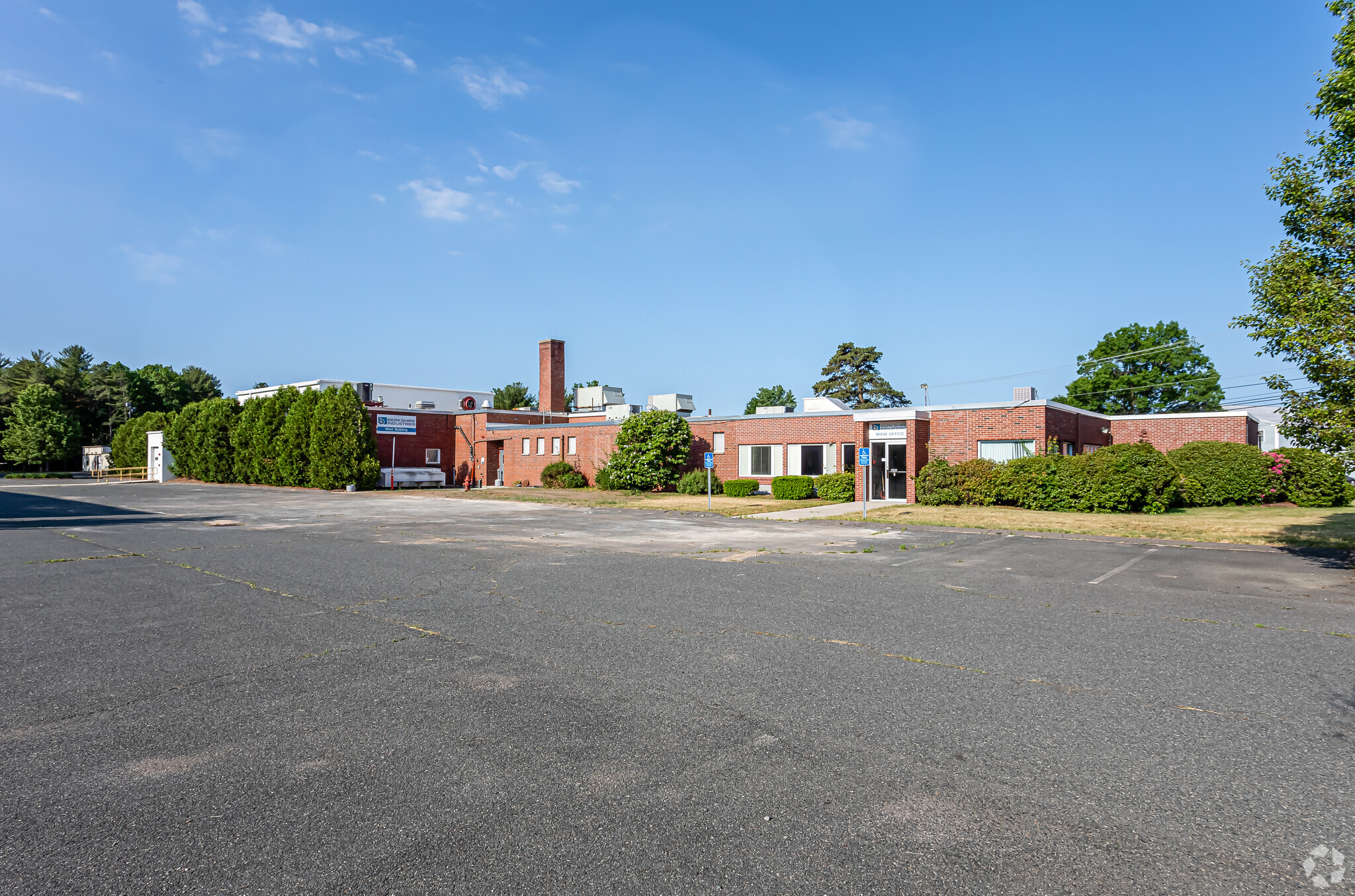 109 Apremont Way, Westfield, MA for sale Primary Photo- Image 1 of 1