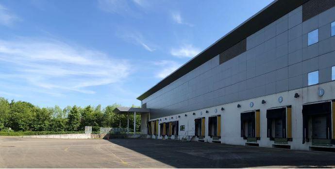 Office in Trappes for lease Building Photo- Image 1 of 5