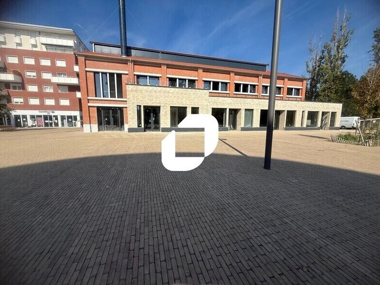 Retail in Neuilly-sur-Marne for lease - Building Photo - Image 1 of 3