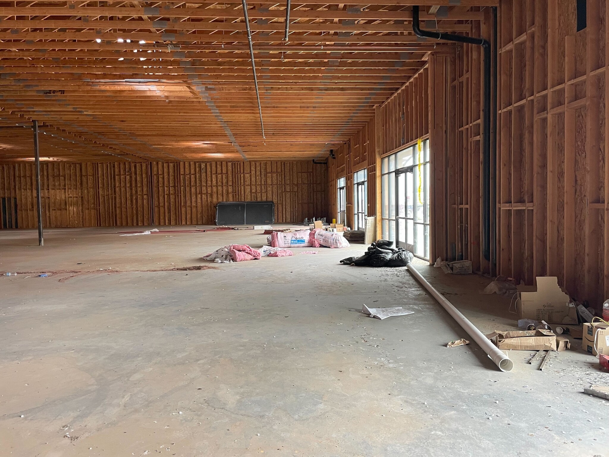 8254 Mission Blvd, Jurupa Valley, CA for lease Interior Photo- Image 1 of 9