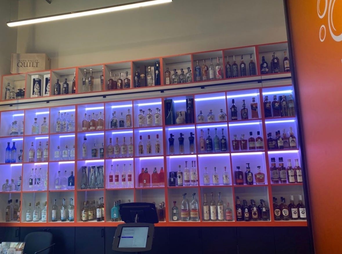 Main St, Corona, CA for lease Interior Photo- Image 1 of 5