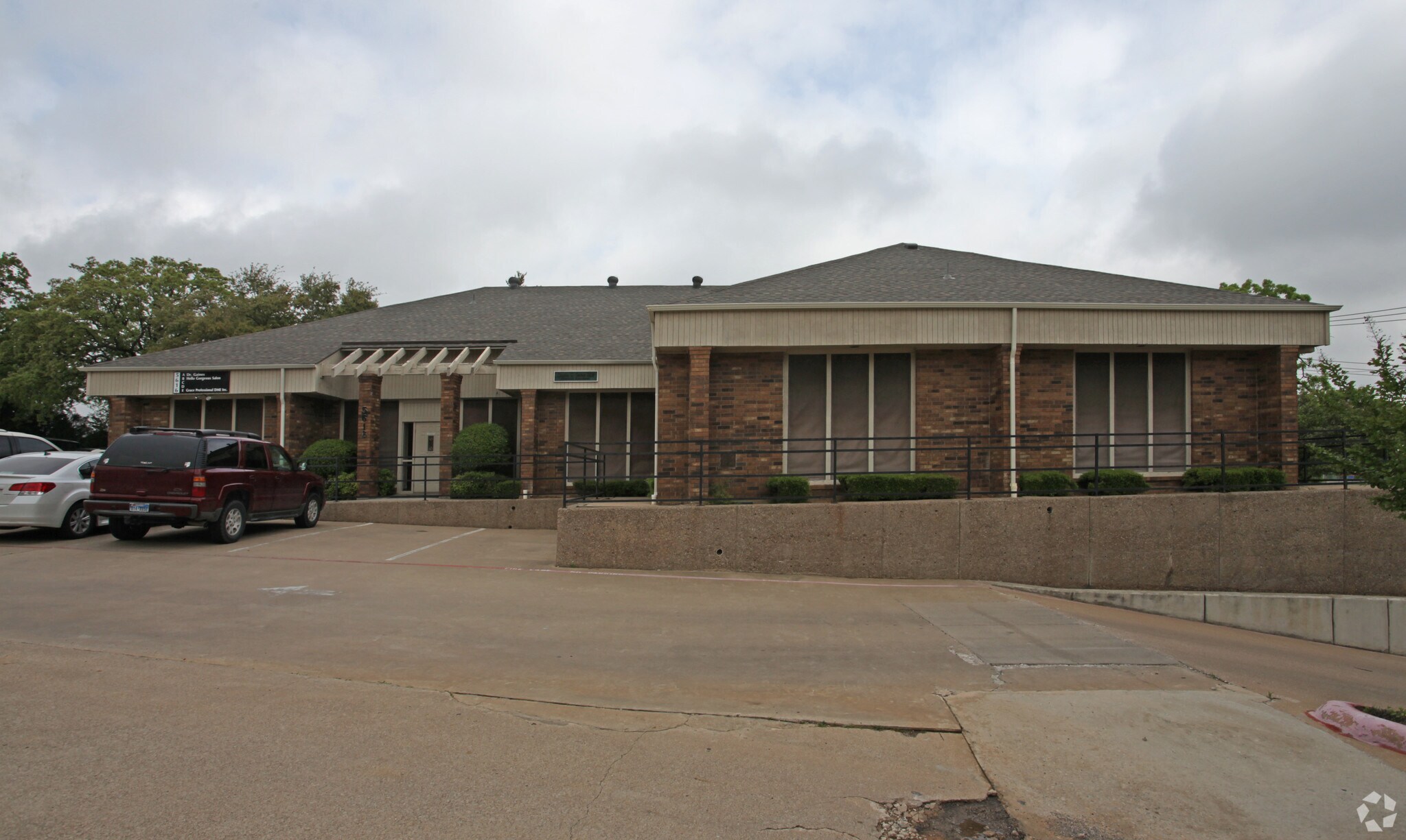 5612 SW Green Oaks Blvd, Arlington, TX à louer Photo du bâtiment- Image 1 de 8