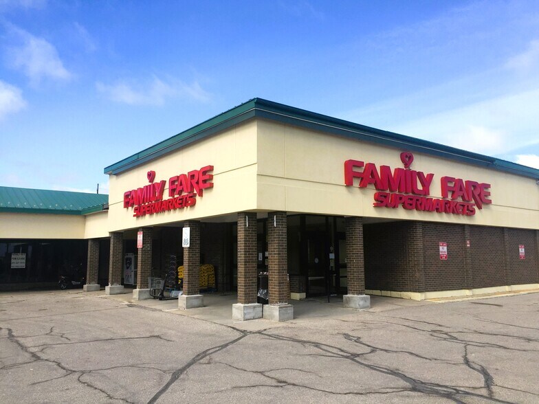 604 S Mitchell St, Cadillac, MI à louer - Photo du bâtiment - Image 2 de 5