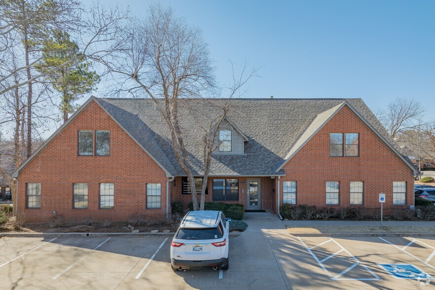 1900 E 15th St, Edmond, OK for sale - Building Photo - Image 1 of 21