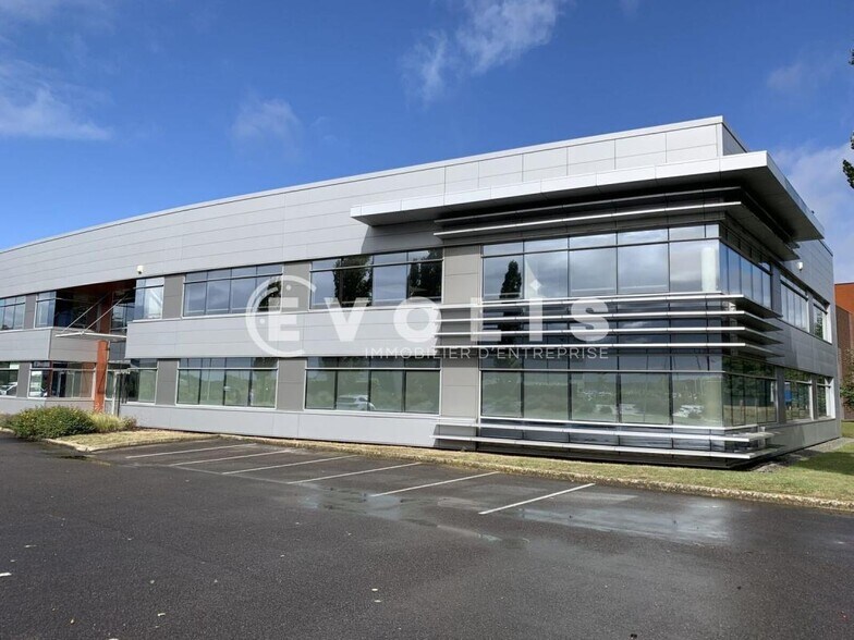 524 Avenue Marguerite Perey, Lieusaint for lease - Building Photo - Image 3 of 14