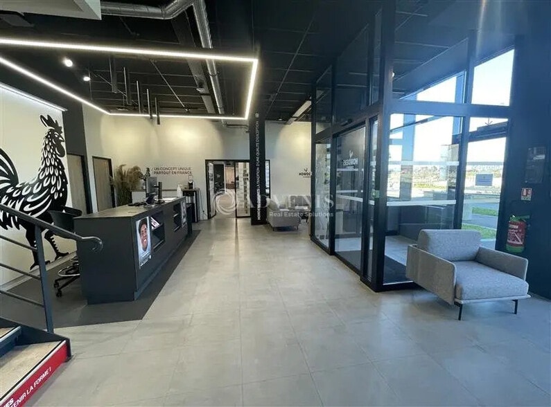 Office in Tremblay-en-France for lease - Building Photo - Image 1 of 10