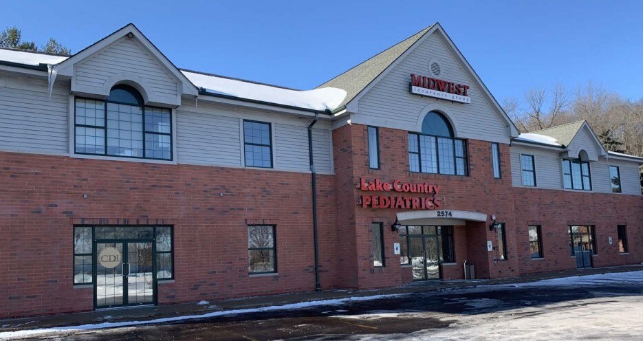 2574 Sun Valley Rd, Delafield, WI à louer - Photo du bâtiment - Image 1 de 3