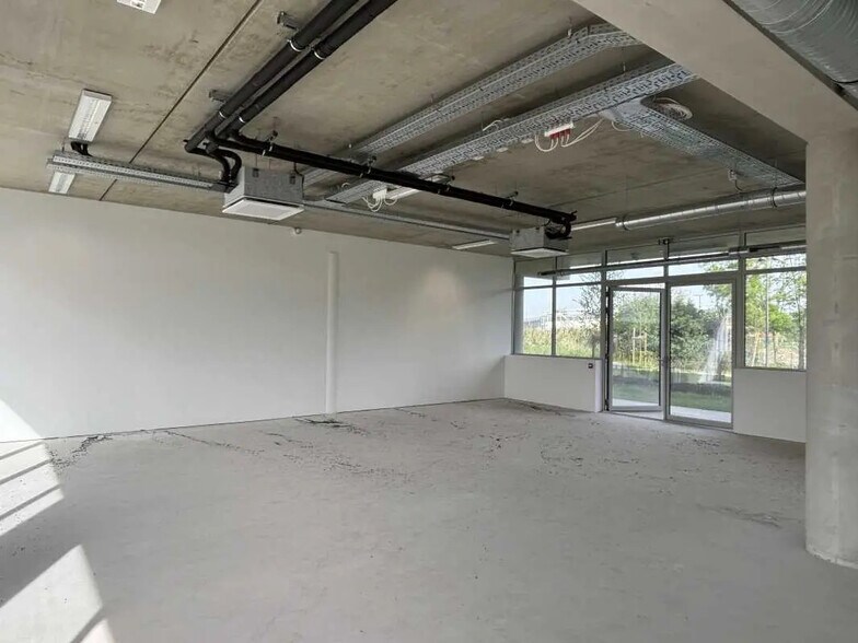 Office in Villenave-d'Ornon for lease - Interior Photo - Image 3 of 10