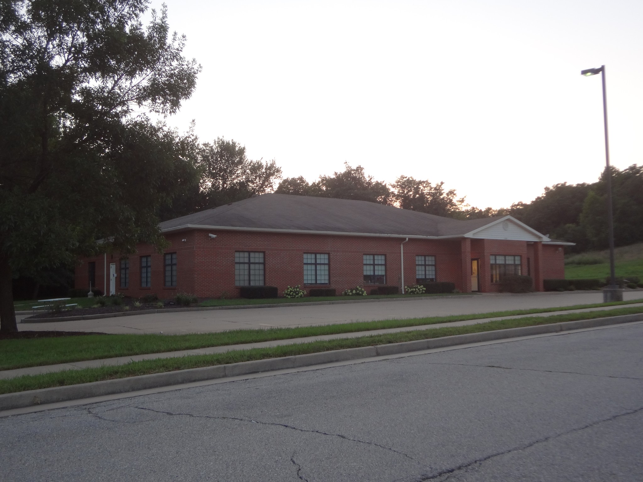 2216 Stonehill Rd, Jefferson City, MO for sale Primary Photo- Image 1 of 1